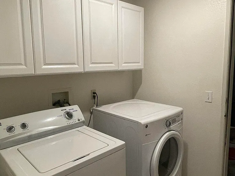 2401 Columbine Dr — Photo 11