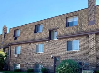 661 W Pickwick Ct, Mount Prospect, IL 60056