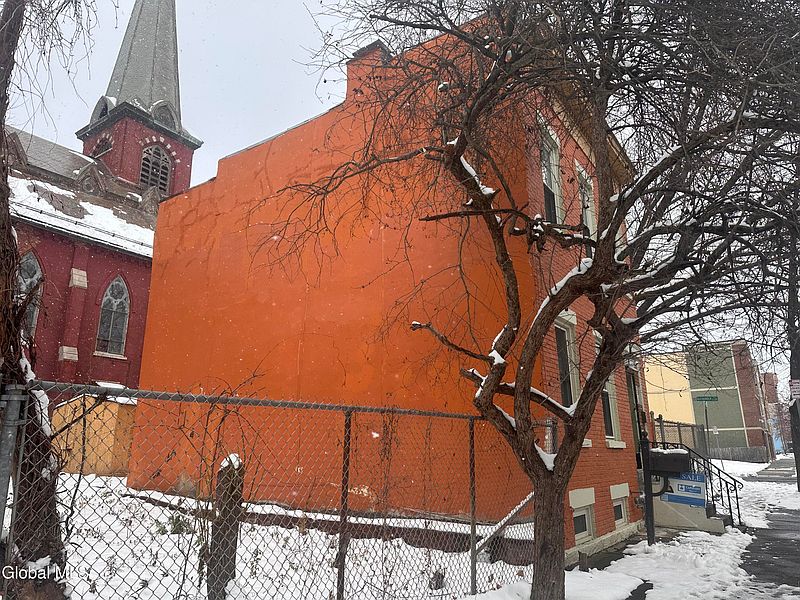 3rd image of 79 Broad Street