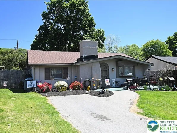 910 Fernwood St, Emmaus, PA 18049