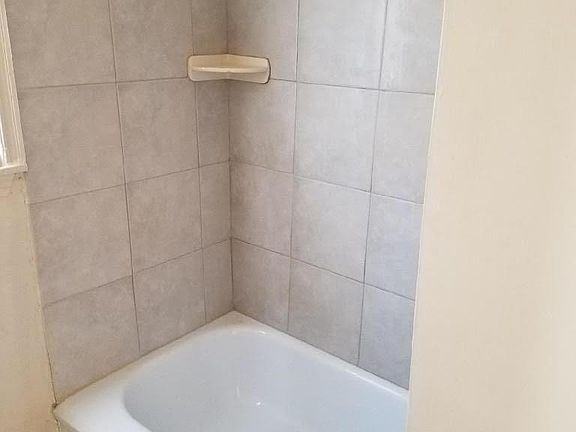 5th image of 3115 SE 21st St