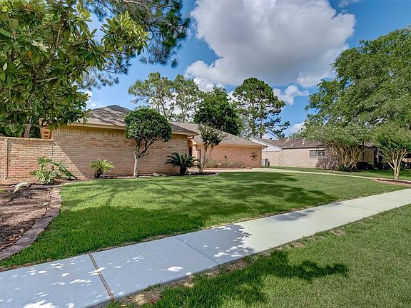 3rd image of 2306 Quail Valley East Dr