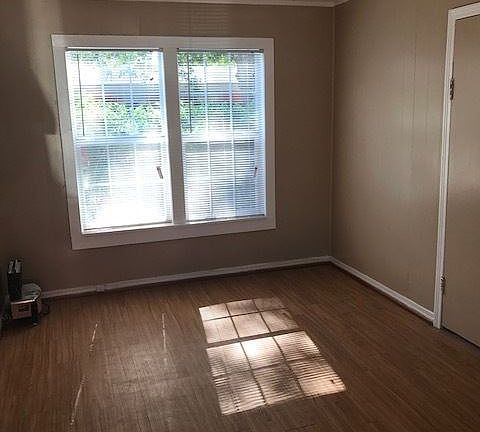 3rd image of 649 En 18th St APT 5