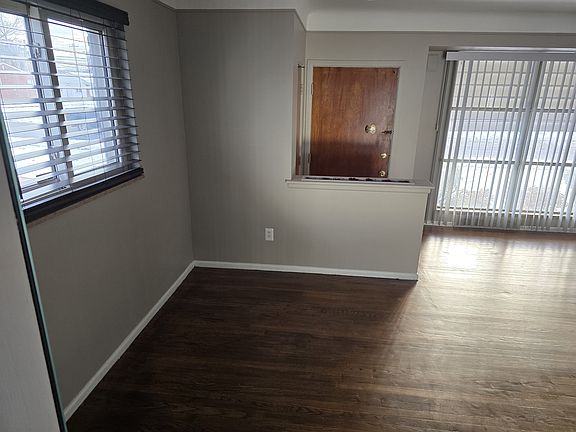 3rd image of 22414 Glendale St