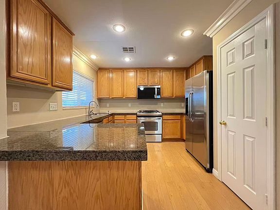 3rd image of 7524 Hope Valley St