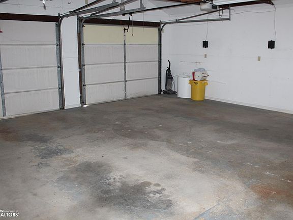 4th image of 960 Front St