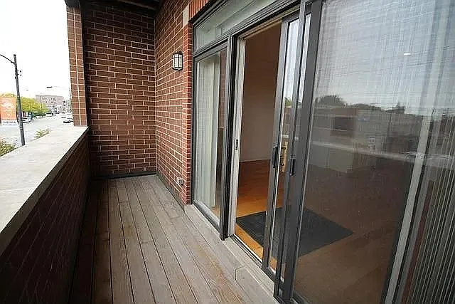 2352 W Byron St #301 — Photo 12