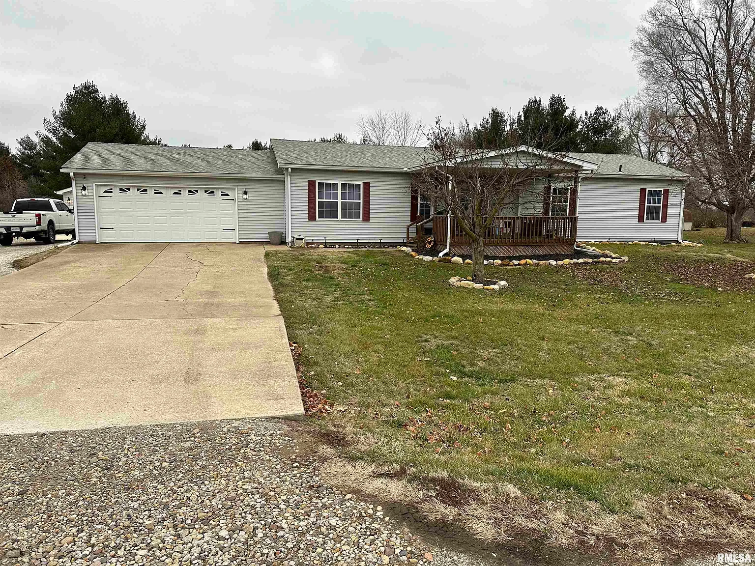 228 Falcon Dr photo 1