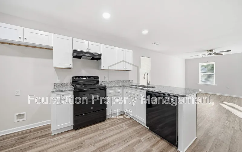3 bed, 2.0 bath, 1250 sqft, $1,600 — Photo 3