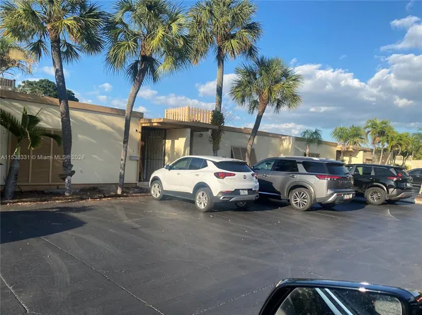 7011 Crown Gate Ct #7011, Hialeah, FL 33014