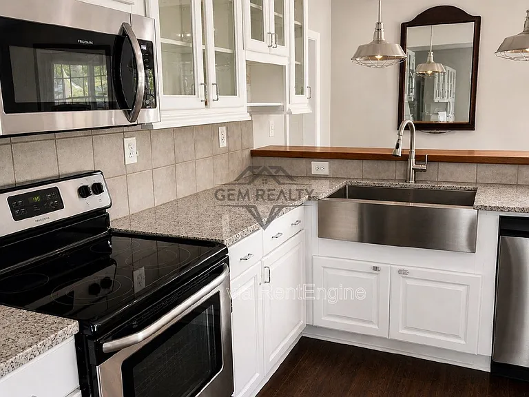 209 Prince Edward St — Photo 8