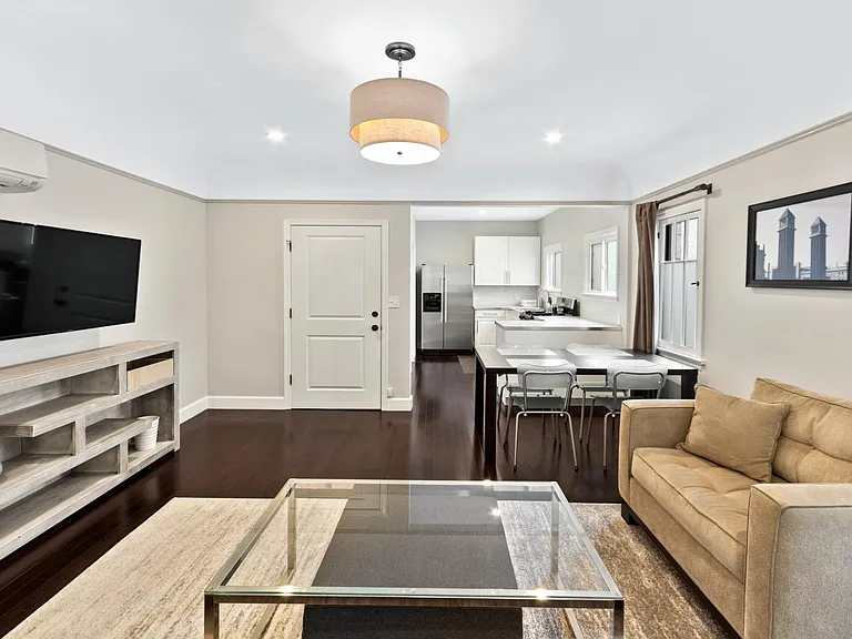 1118 N Poinsettia Dr #1/2 — Photo 4