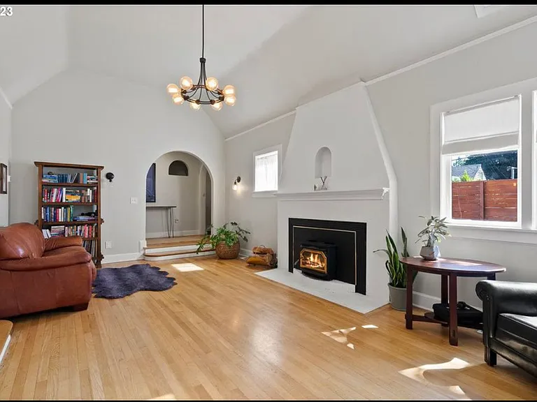 3911 NE 81st Ave — Photo 4