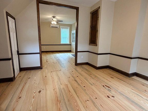 4th image of 121 E Union St