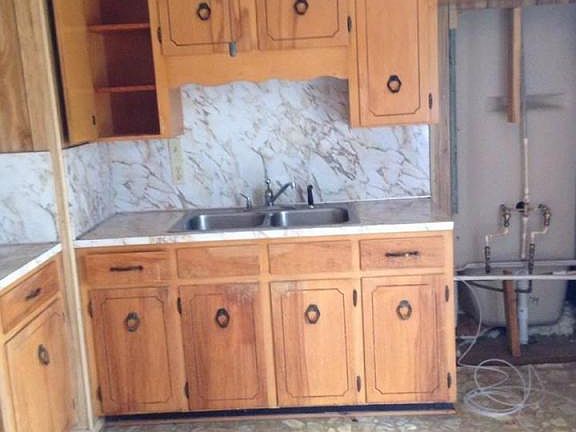 5th image of 2866 Berry St
