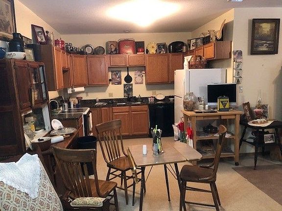 3rd image of 708 W Main St