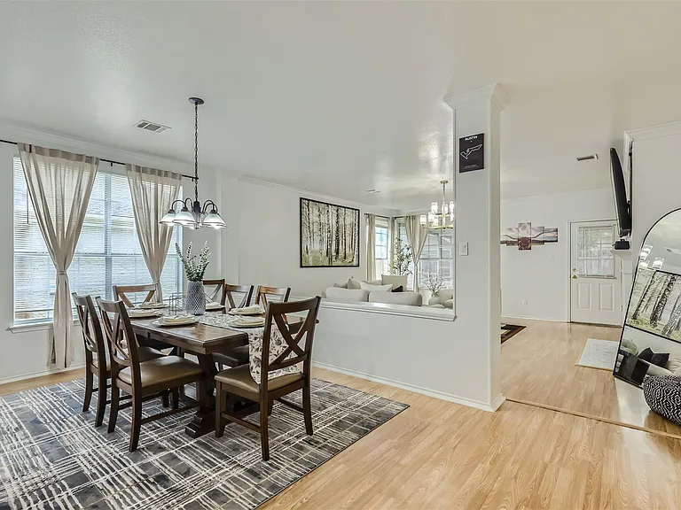1016 Thackeray Ln — Photo 11
