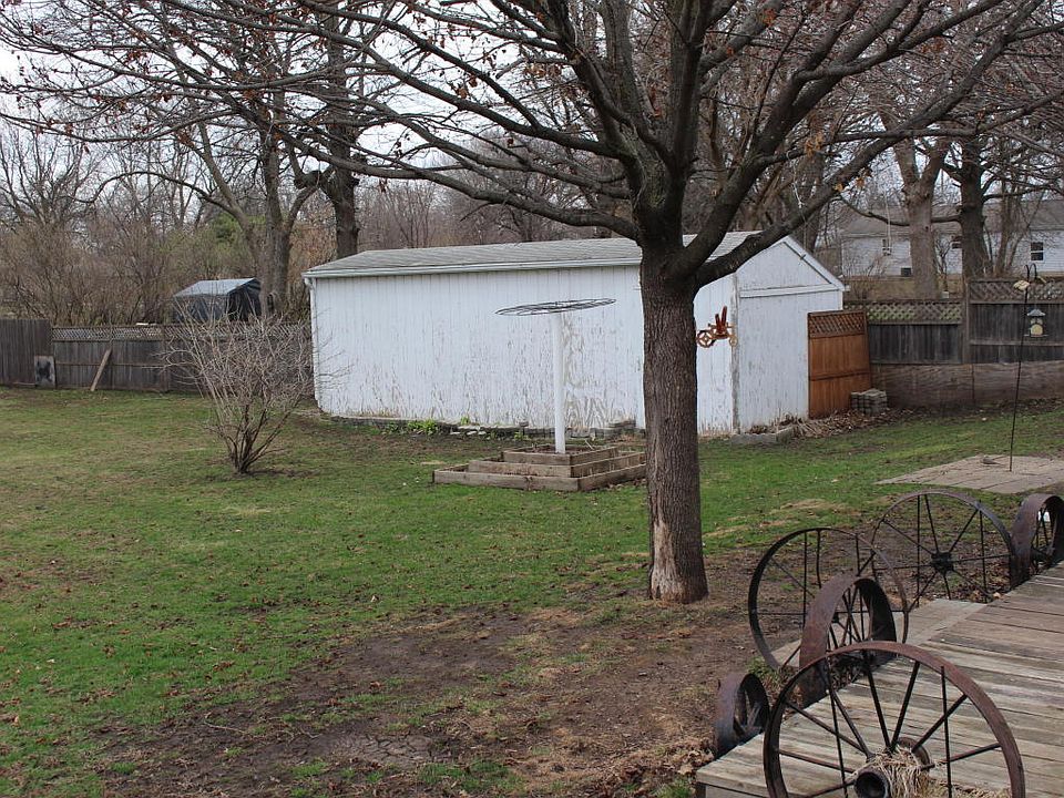 2nd image of 505 10th Ave W