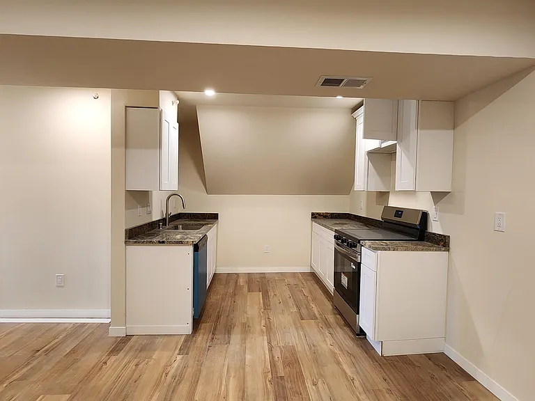908 E Gorham St #3 — Photo 4
