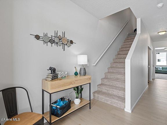 3rd image of 1581 N Wilhelm Way