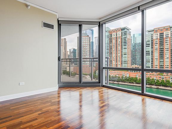 4th image of 450 E Waterside Dr #601