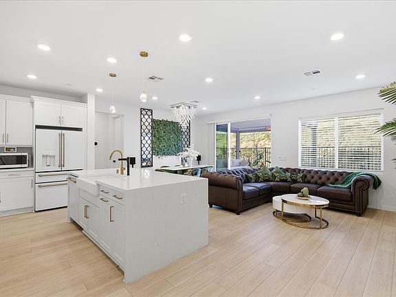 4th image of 23768 Wilcox Dr