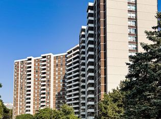 10 Edgecliff Golfway #PENTHOUSE 3, Toronto, ON M3C3A3