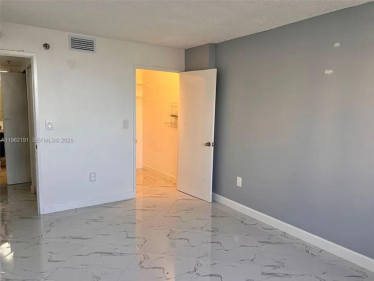 210 174th St #912 — Photo 14