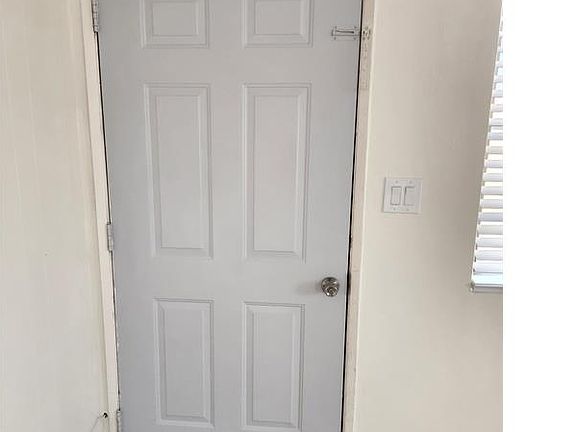 3rd image of 142 E Avenue Q7