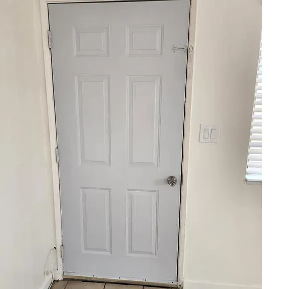 142 E Avenue Q7 — Photo 3