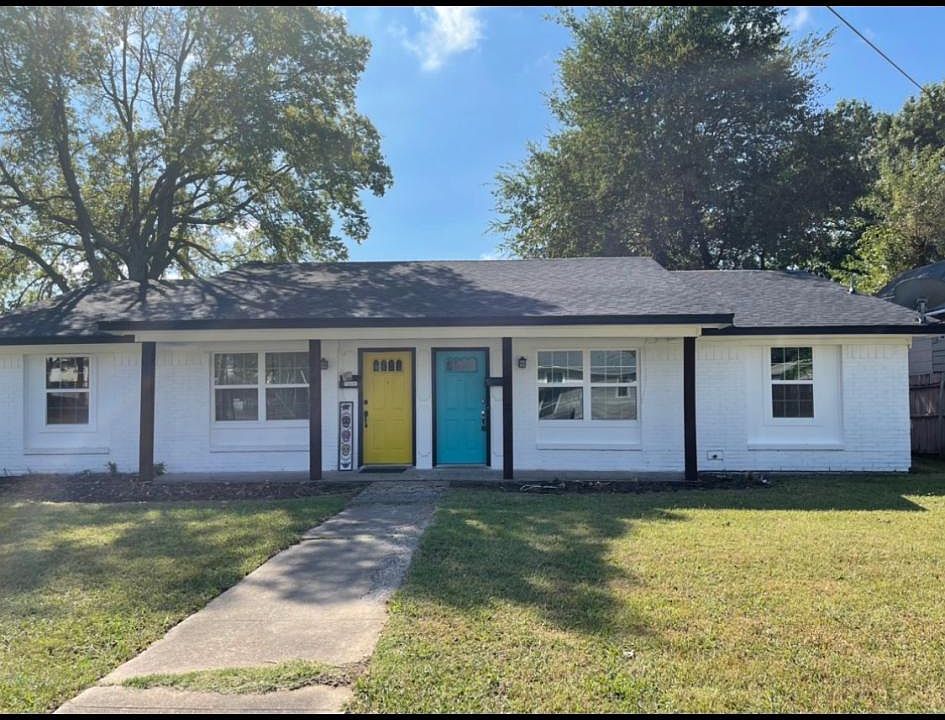 1st image of 226 E Lake St #226
