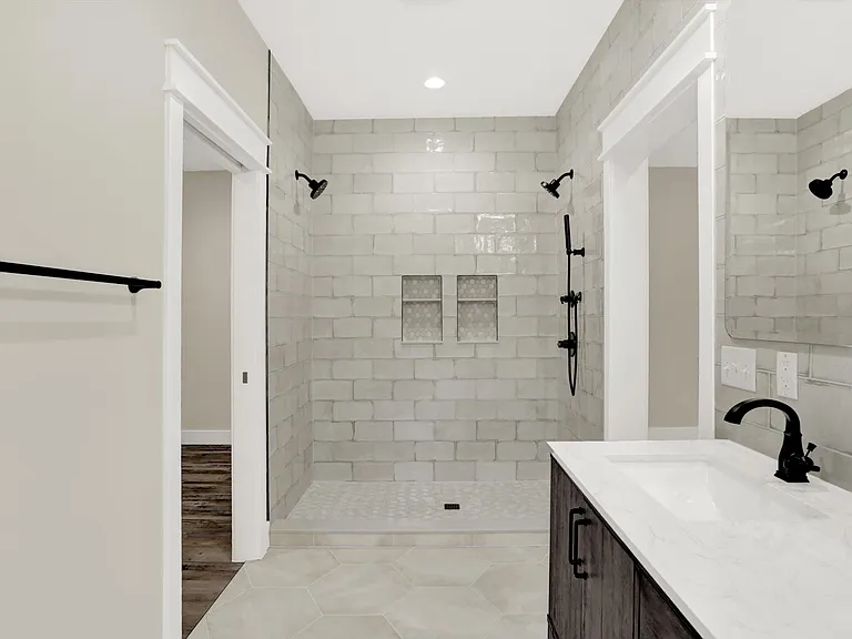 2110 S Smith Rd — Photo 11