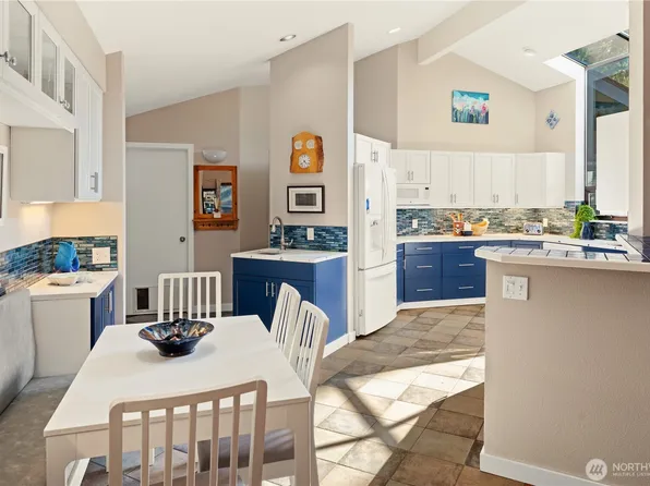 3040 164th Place NE, Bellevue, WA 98008