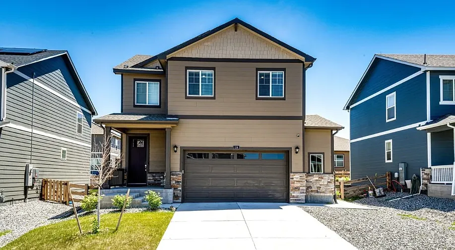 4 bed, 2.5 bath, 1844 sqft, $3,000 — Photo 1