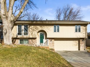 15416 Westchester Cir, Omaha, NE 68154