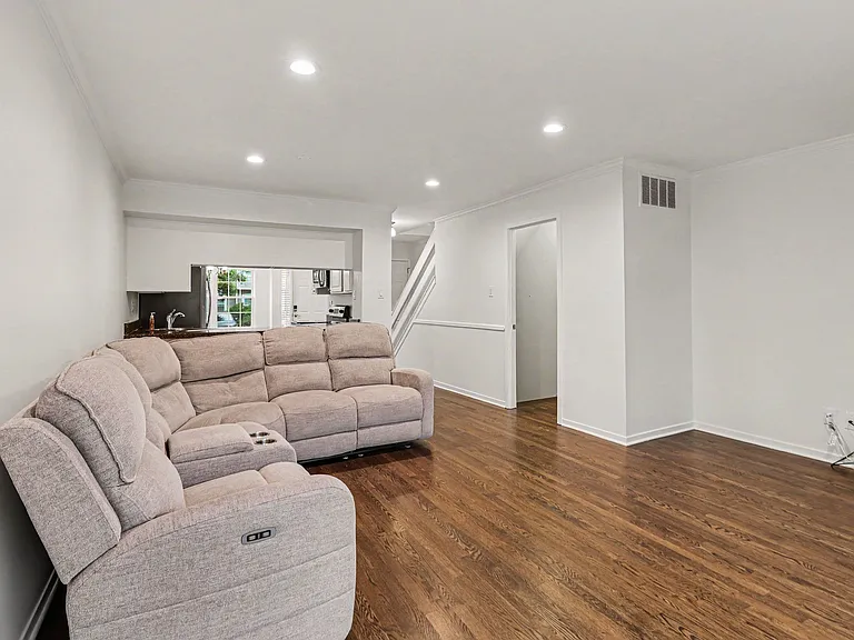 204 Cheswold Ct — Photo 15