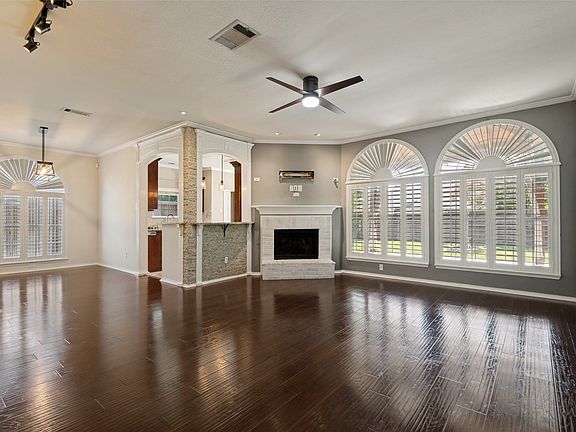 4th image of 10113 Carano Ct