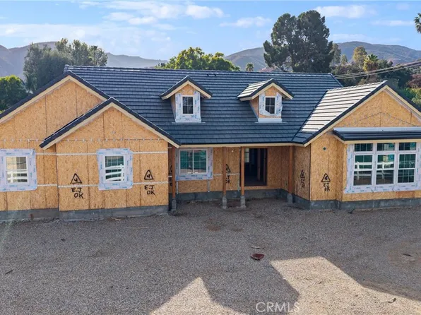 1500 W Chase Dr, Corona, CA 92882