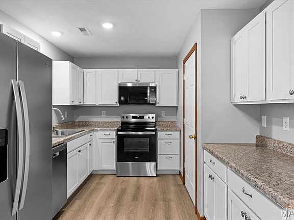 4th image of 804 Country Meadow Ln