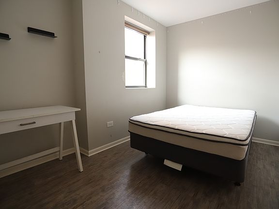2nd image of 829 S Carpenter St #3