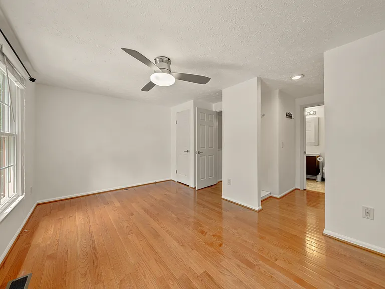 1931 Belmont Ridge Ct — Photo 18