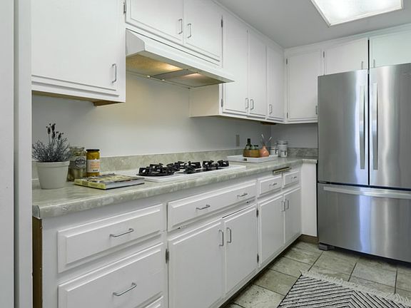 4th image of 1200 W Huntington Dr Unit 34