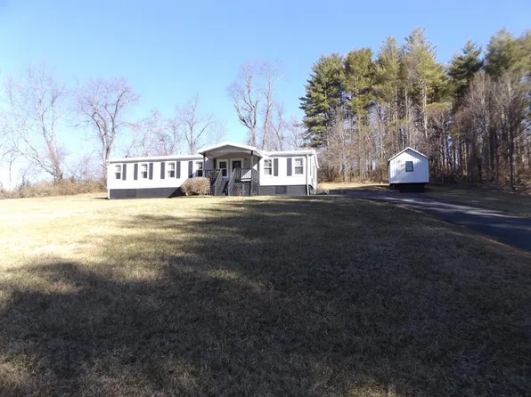 1318 E Stuart Dr, Hillsville, VA 24343