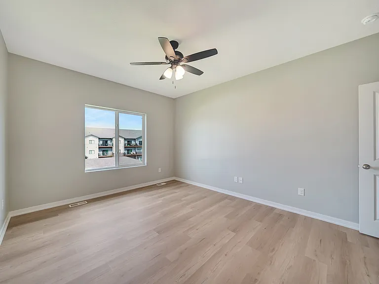 8926 S 42nd St — Photo 26