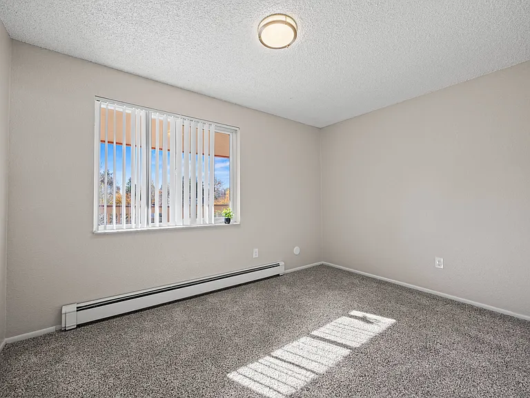1305 Estes St — Photo 14