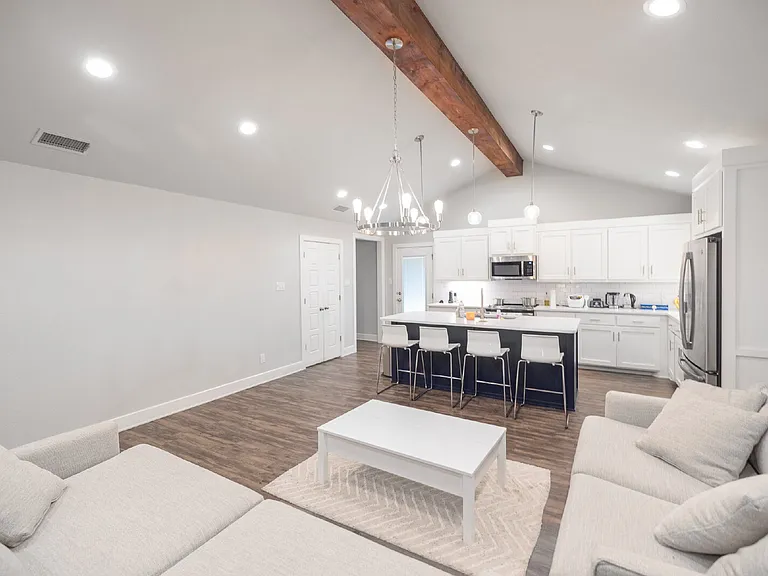 4618 Ebbets Dr — Photo 5