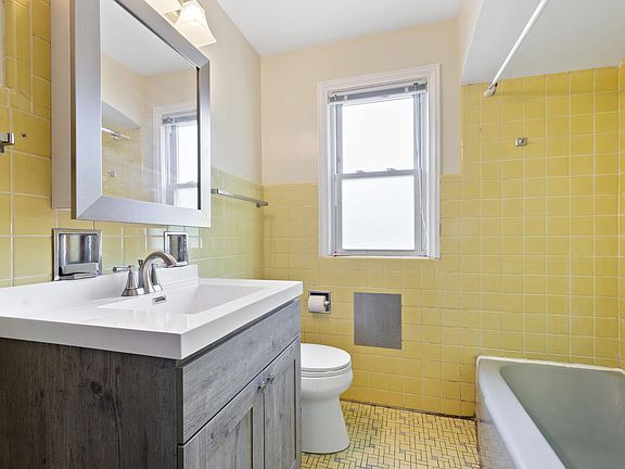 3rd image of 5621 N Saint Louis Ave #2