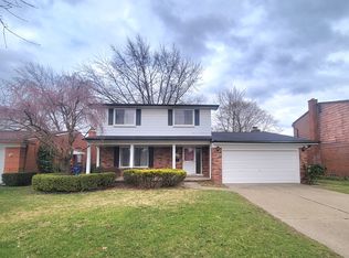 3458 Common Rd, Warren, MI 48092