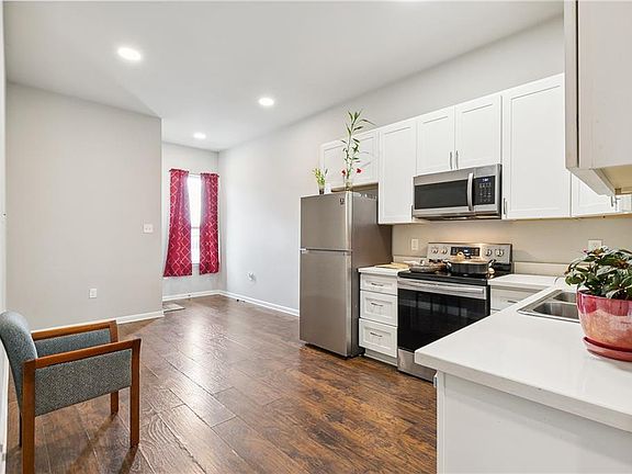 3rd image of 3033-35 Pauger St