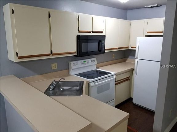5th image of 5962 Westgate Dr APT 301
